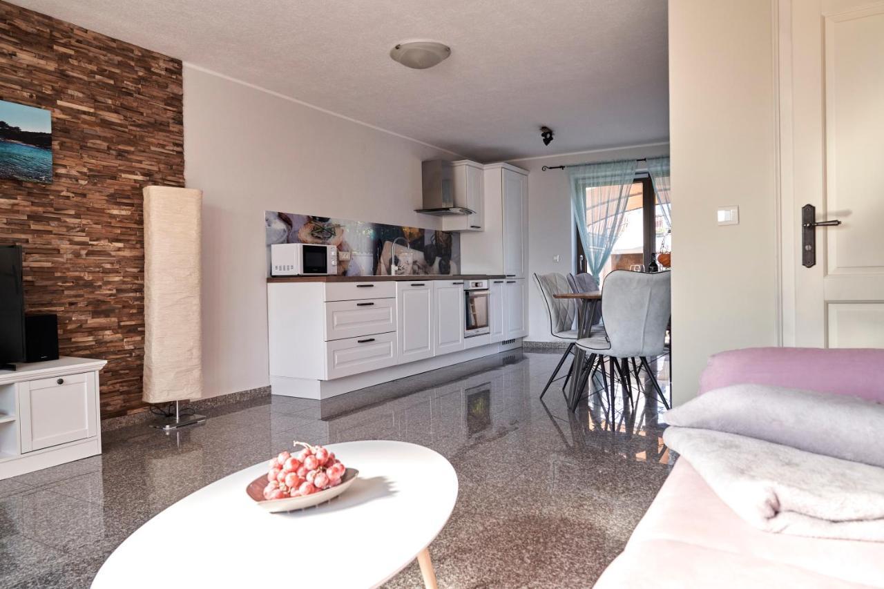 Haus Mila Villa Pavicini Exteriör bild
